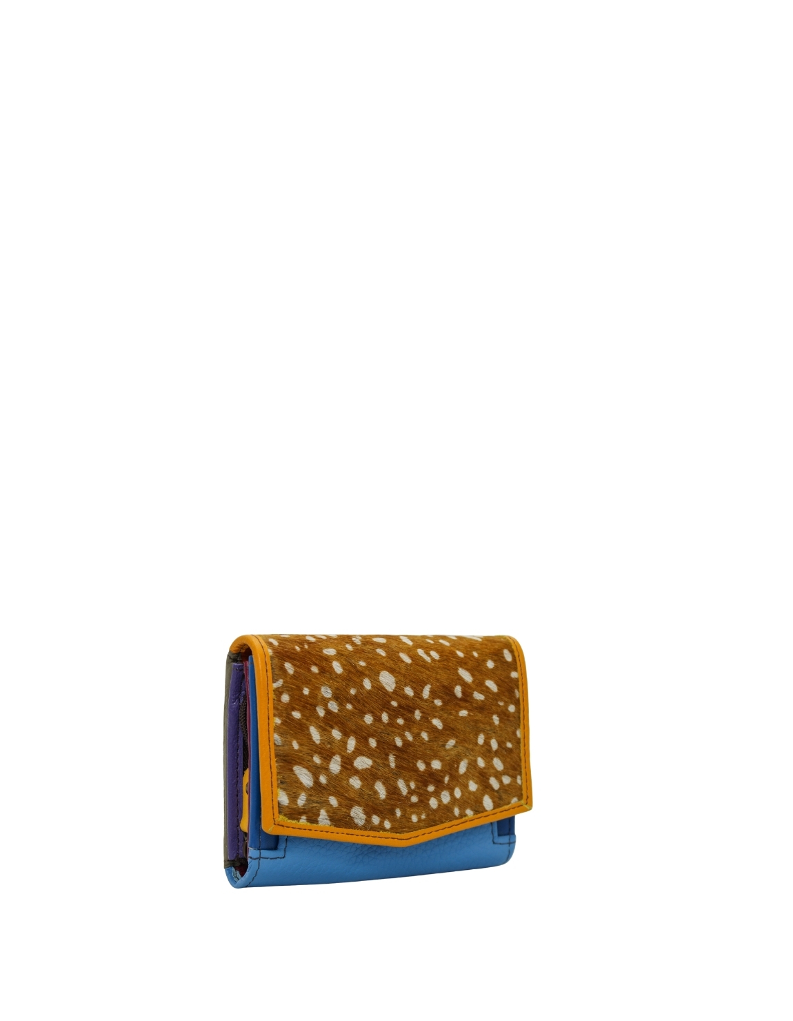 zip pockets and magnetic clasp