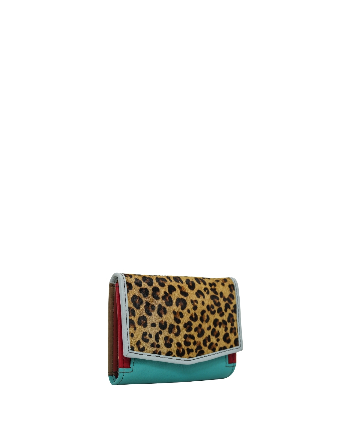 zip pockets and magnetic clasp