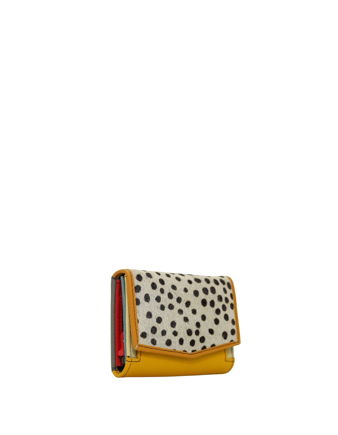 zip pockets and magnetic clasp