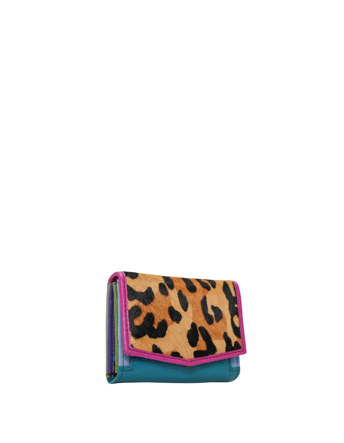 zip pockets and magnetic clasp